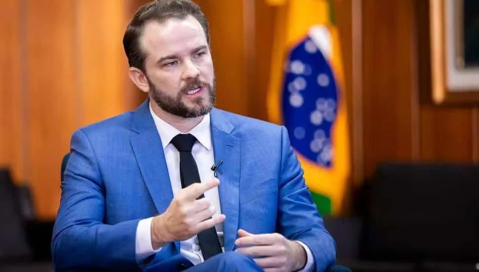 Flávio Bolsonaro aciona TSE contra Durigan por ele ser “porta-voz econômico” de Lula