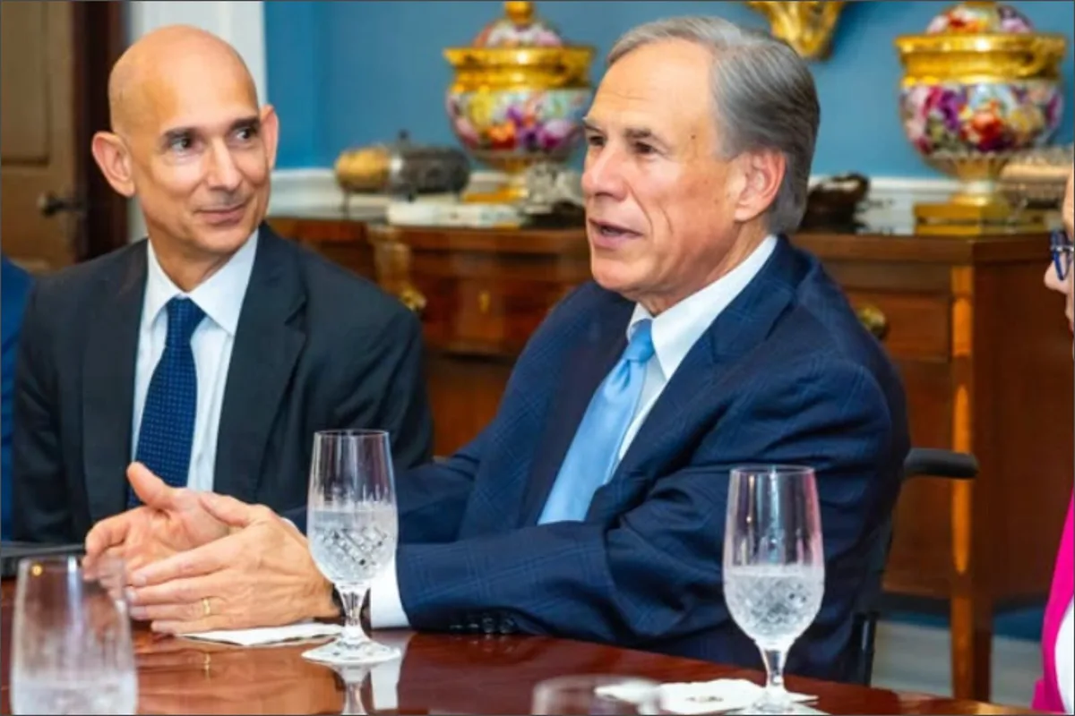 Greg Abbott, gobernador de Texas: “Ningún empleado de escuelas públicas de Texas debería estar aquí con visas H-1B”