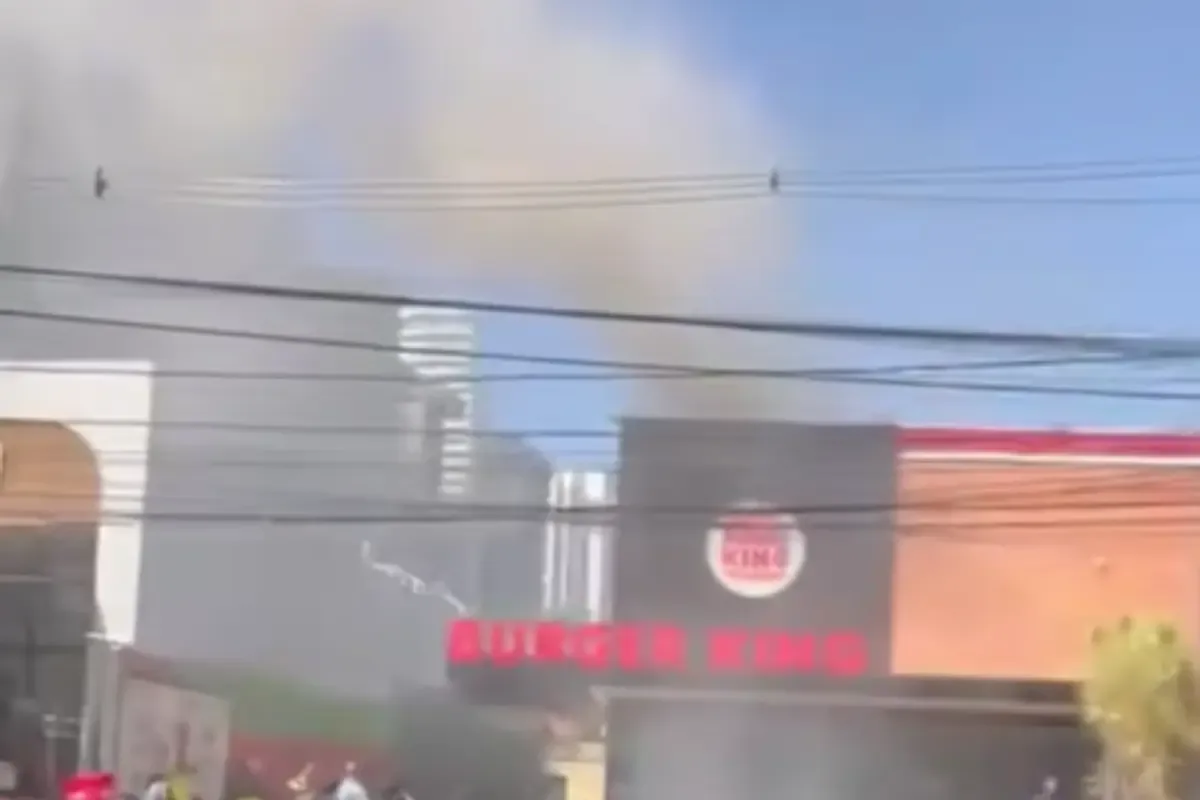 Princípio de incêndio provoca fumaça no Burger King do setor Marista, em Goiânia