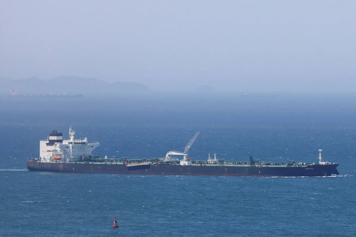Impasse em Hormuz eleva petróleo e espalha risco inflacionário