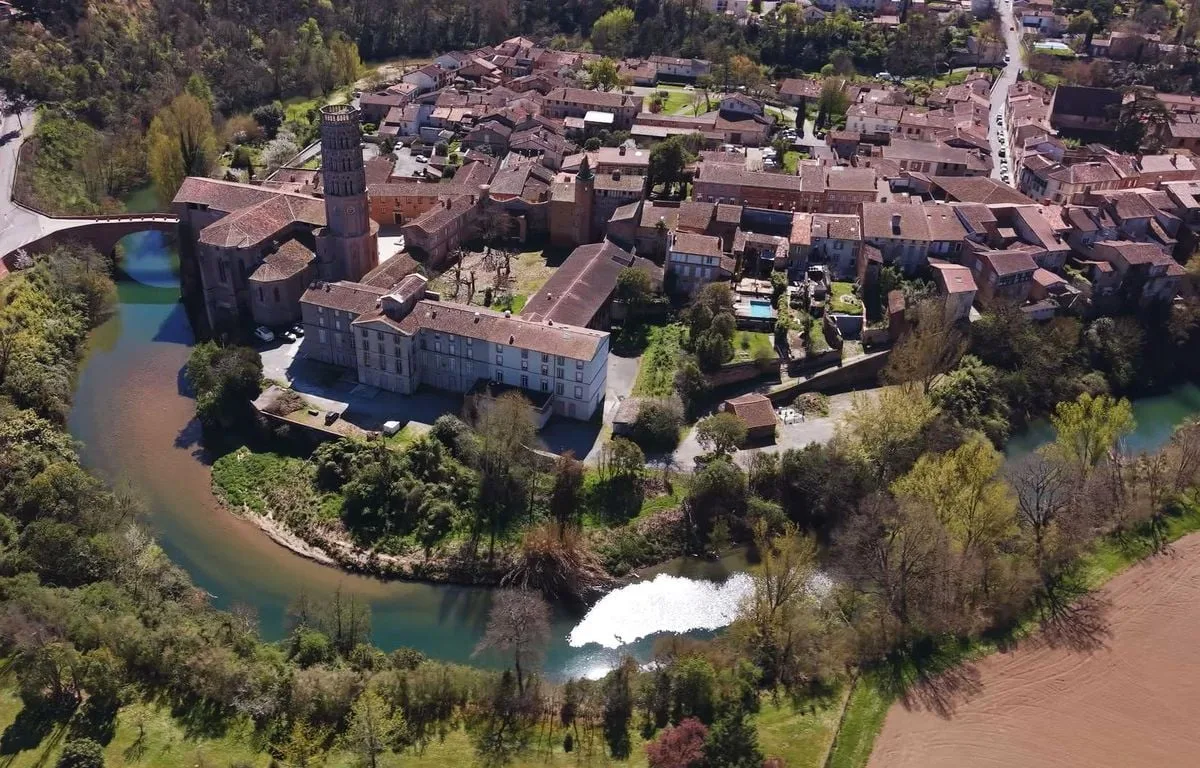 « Des traditions et des savoir-faire »… Pourquoi les Français sont-ils autant attachés à leurs villages ?