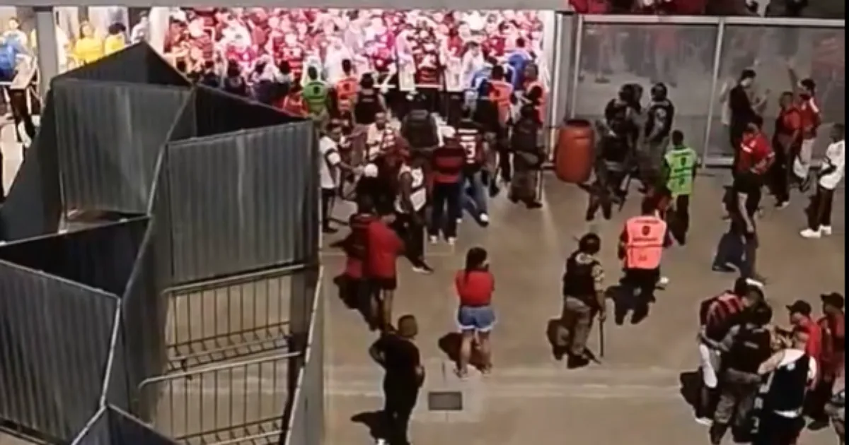 Confusão antes de Cruzeiro x Flamengo termina em gás de pimenta e agressões no Mineirão