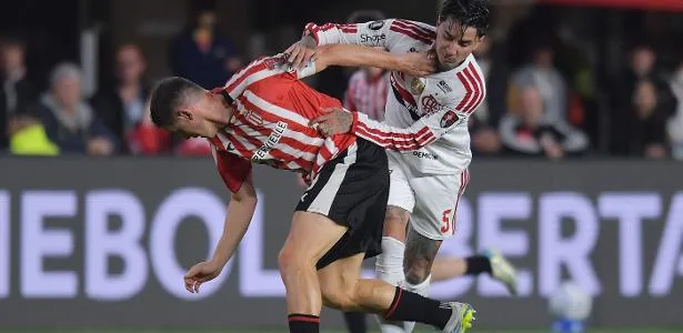 Flamengo abusa do cai-cai, cede espaços e tem sorte que Estudiantes é ruim