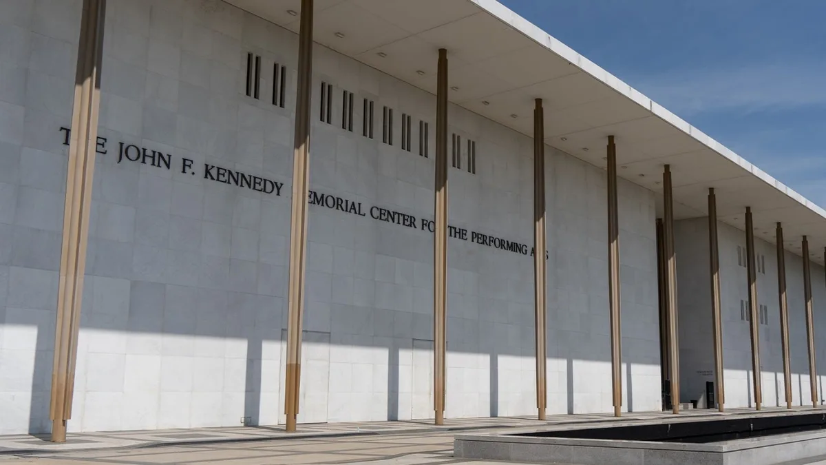 ¿Qué pasa en el Centro Kennedy? Un juez ordena a Trump avisar con 30 días de antelación sobre demolición