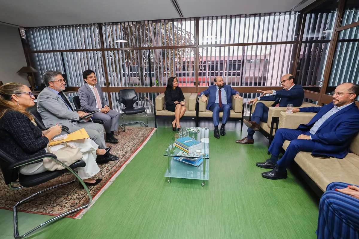 TCE-BA entrega relação de gestores com contas rejeitadas ao TRE-BA para análise de inelegibilidade