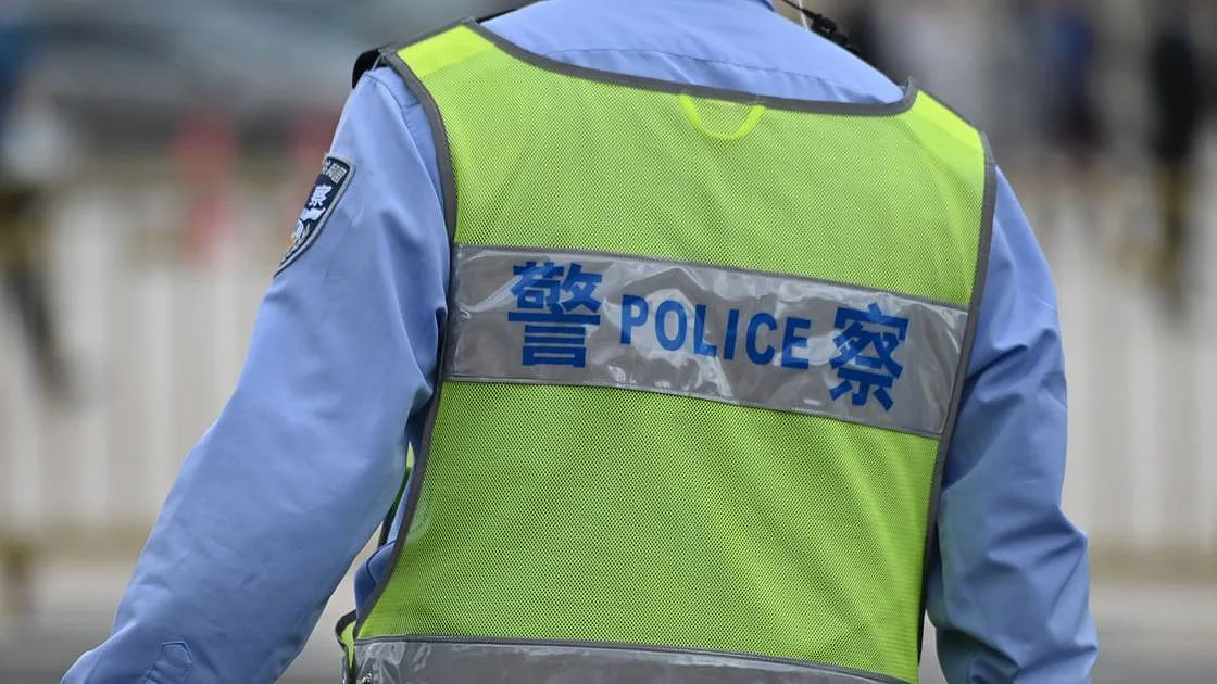 Polícia chinesa desmantela redes de extorsão que usavam IA contra celebridades