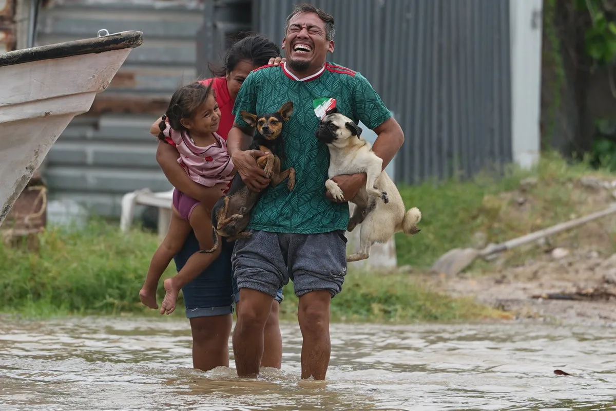 El Niño and climate change unleash monster hurricane as scientists issue chilling warning