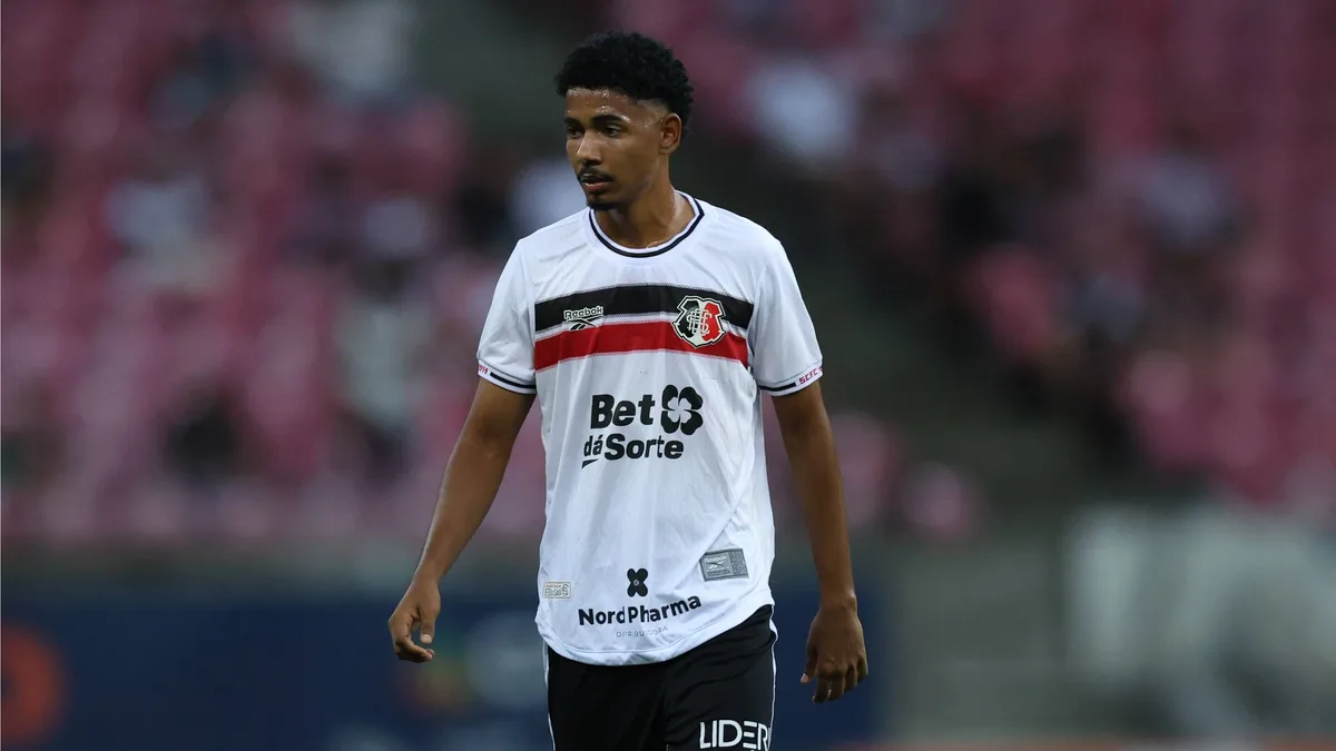 Atacante Vitinho encaminha saída do Santa Cruz rumo ao futebol português