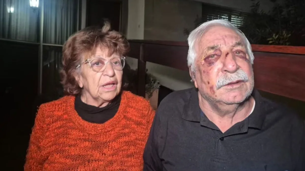 Golpearon a una pareja de jubilados y le robaron los ahorros para un viaje: detuvieron a su consuegra como la entregadora