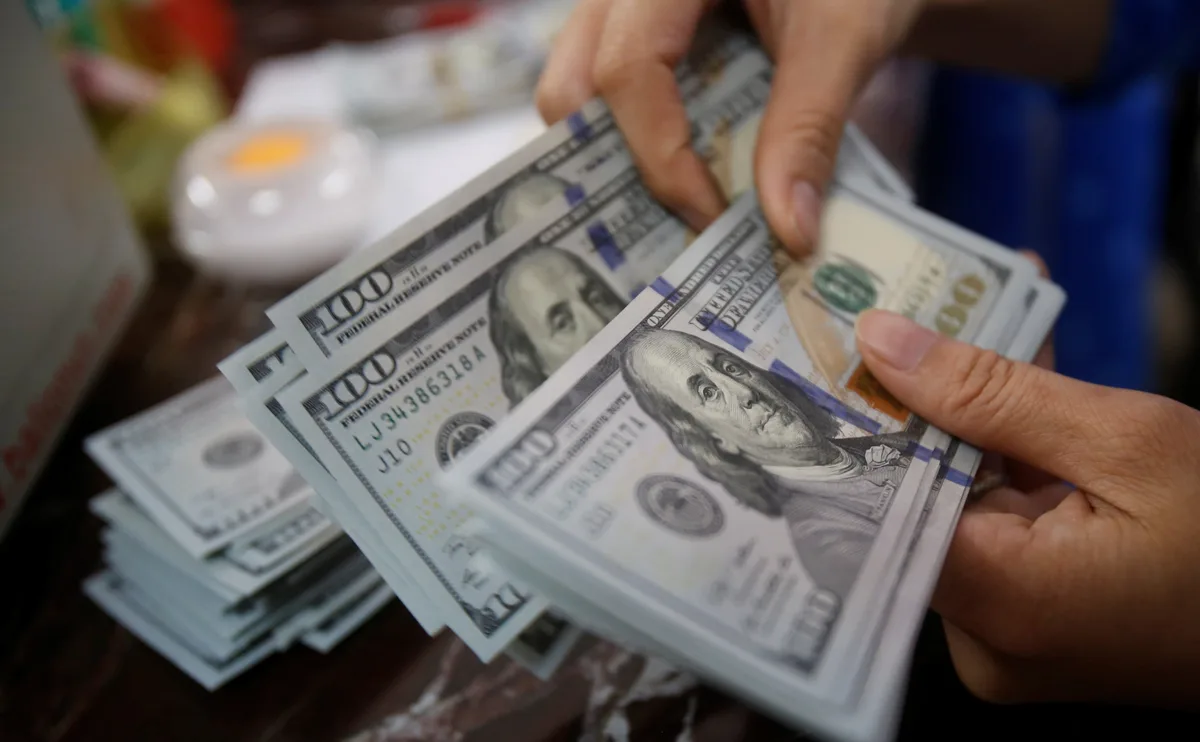 ¿Cuáles son los factores que podrían elevar el dólar frente al colón en Costa Rica?