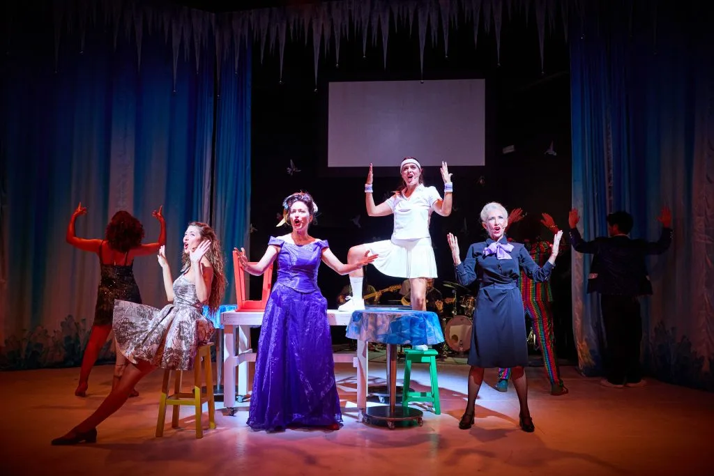 “Ópera-Pimba no Gelo” Teatro da Comuna estreia musical que junta dois mundos aparentemente incompatíveis