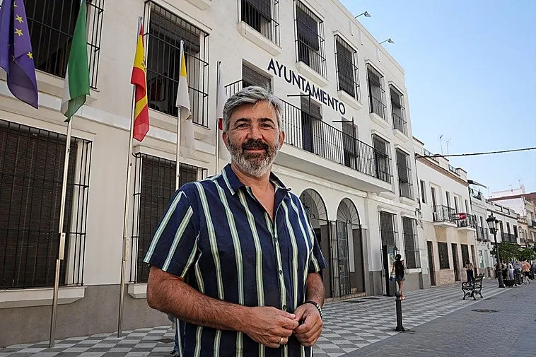 El PP de Coria del Río denuncia el uso particular del alcalde y concejales de un coche de la concesionaria de limpieza