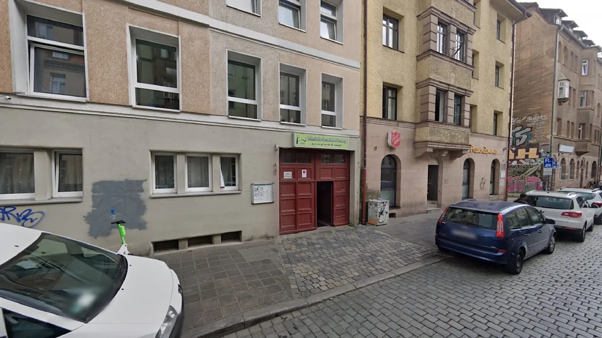 Tatverdächtiger festgenommen - Mann vor Moschee in Nürnberg niedergestochen