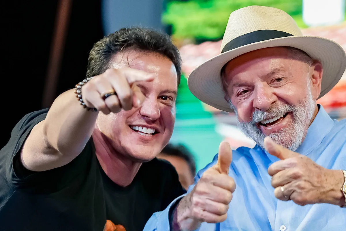 Candidato do PT no MA menciona Dino 16 vezes em plano de governo