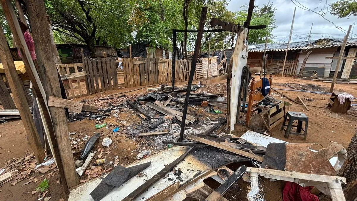 Corpo de rapaz é encontrado parcialmente carbonizado em barraco na Homex