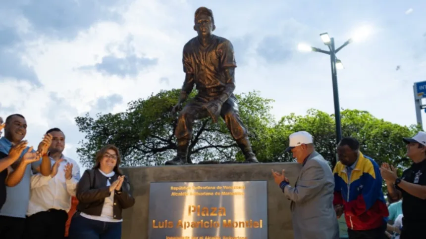 Develan en Maracaibo la primera estatua de Luis Aparicio: único venezolano en el Salón de la Fama de las Grandes Ligas