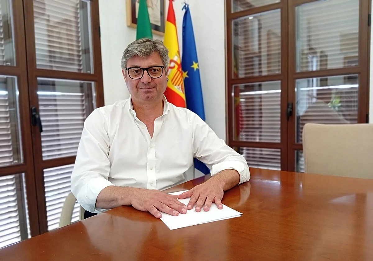 Sergio Velasco, alcalde de Puente Genil: «Necesitamos al menos 60 guardias civiles; la dotación actual es insuficiente»