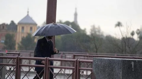 España se prepara para otro cambio brusco de tiempo: llegan lluvias, tormentas y un respiro térmico