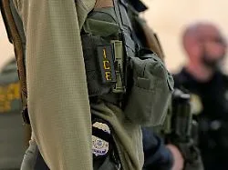 Umstrittene Neuanschaffung: US-Senatoren fordern von ICE Verzicht auf Elektroschock-Handschuhe