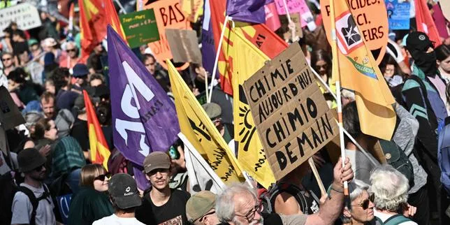 « Pesticides à vie ? Non merci ! » : partout en France, des mobilisations contre un projet européen de dérégulation « dévastateur »