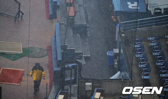 [사진] 폭우에 잠긴 창원NC파크