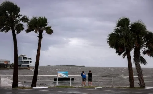 Huracán "Isaías" se fortalece a categoría 3 mientras se acerca a EU; Florida y Alabama declaran emergencia y ordenan evacuaciones