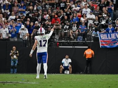 Josh Allen ties Jim Kelly's Bills TD pass record as Buffalo holds off Raiders 33-30