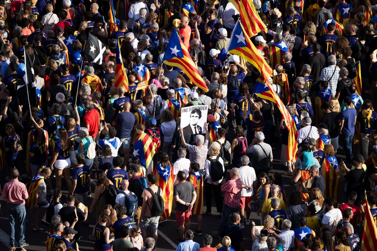 Miles de personas se manifiestan en Barcelona reclamando la independencia