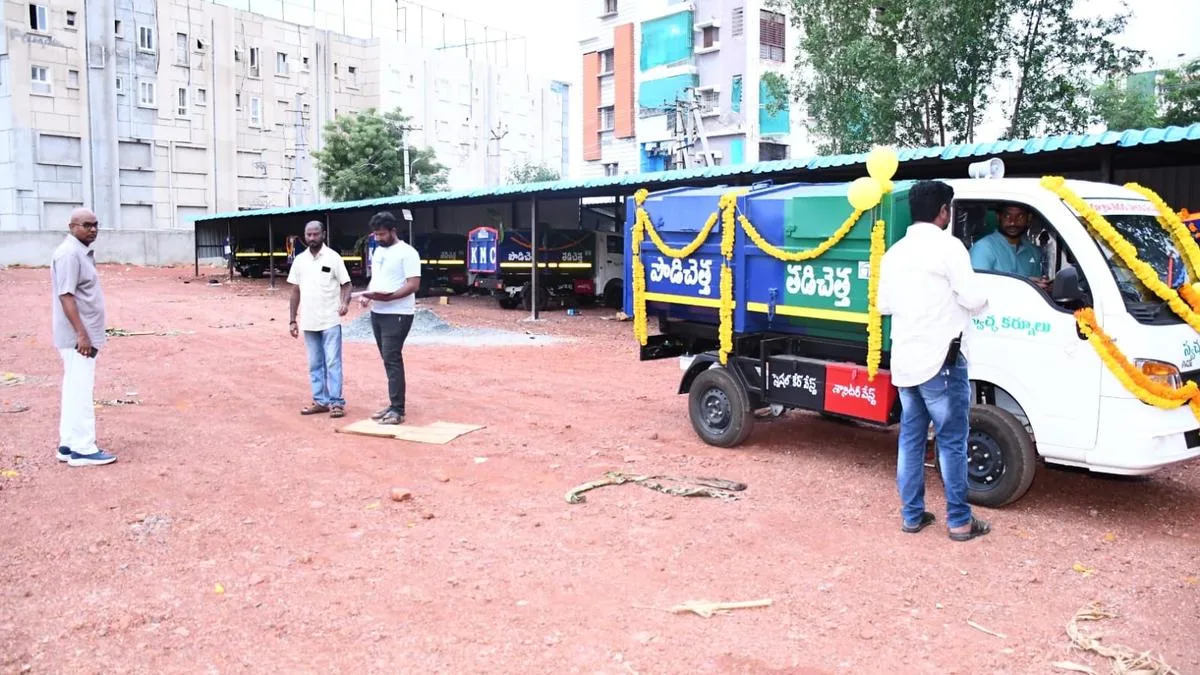 Kurnool civic chief asks e-auto drivers to ensure 100% door-to-door garbage collection