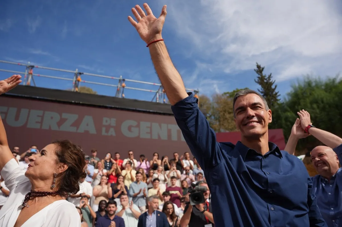 Montero destaca la "valentía" de Sánchez y le agradece que inicie en Andalucía su "apasionante viaje a la victoria"