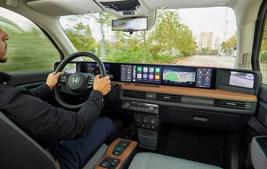 Após a vertigem digital, o bom senso: o regresso do botão físico ao automóvel