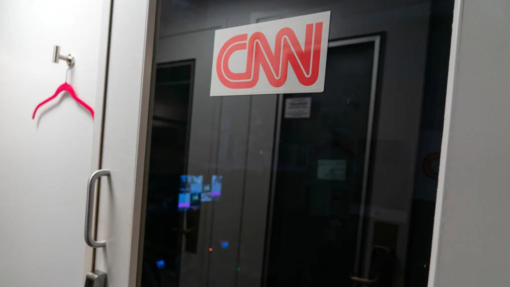 États-Unis: un juge américain ordonne à la Maison Blanche de rouvrir son accès à CNN, MS NOW et Politico