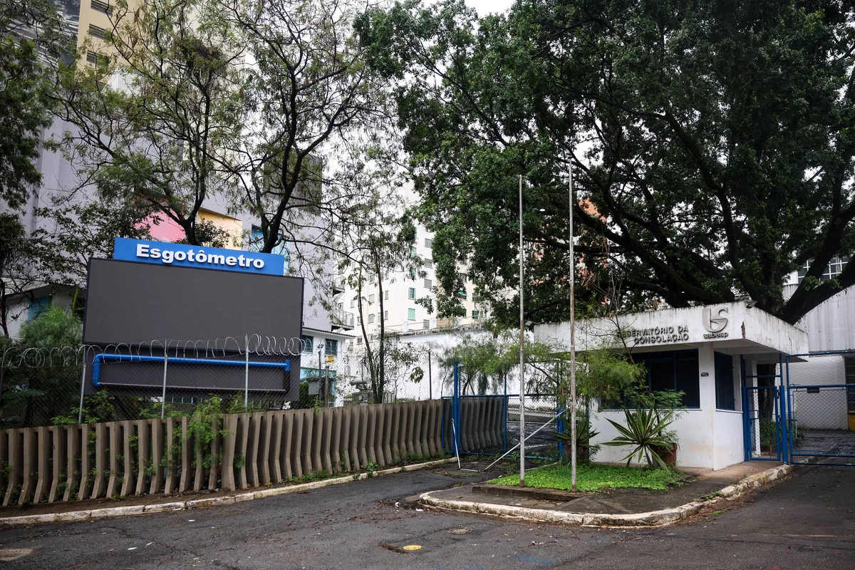 Painel da Sabesp fica apagado no centro de São Paulo por regra da Cidade Limpa
