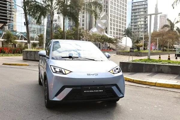 BYD emplaca 24,4 mil carros e encosta na Chevrolet em agosto
