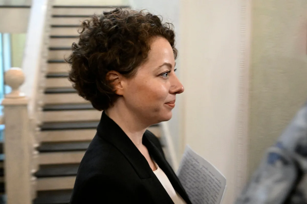 Les poèmes de Jenia Berkovitch, artiste russe en prison, traduits en français : « Sa vie est désormais en danger »