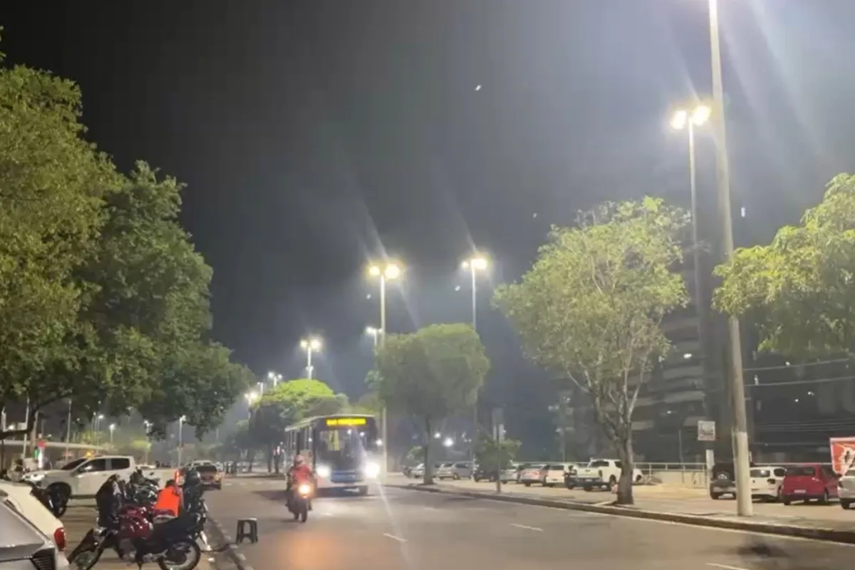 Fumaça volta a encobrir Manaus durante noite desta quinta-feira e qualidade do ar chega ao pior nível