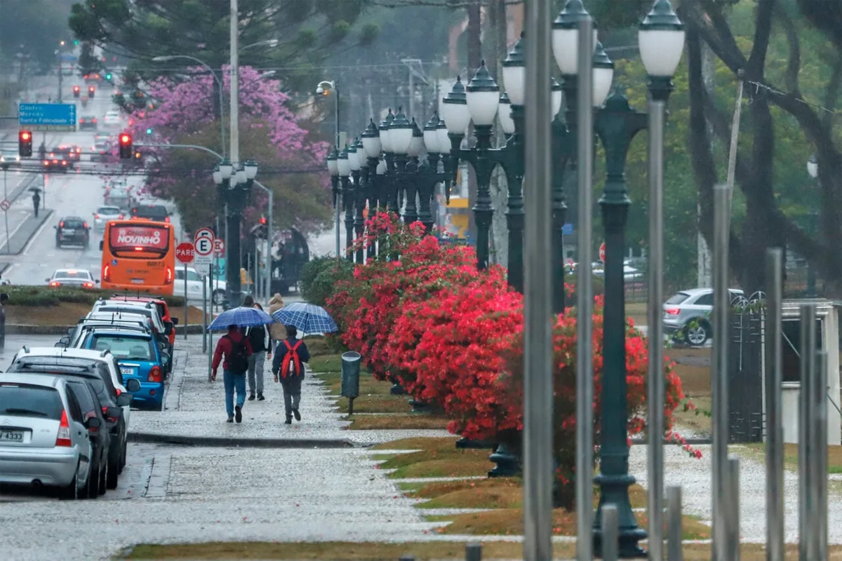 Paraná registra 36°C no inverno; veja até quando vai a onda de calor