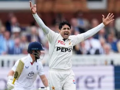 Rain-soaked start at Lord's as Pakistan bowls first against England in 2nd test