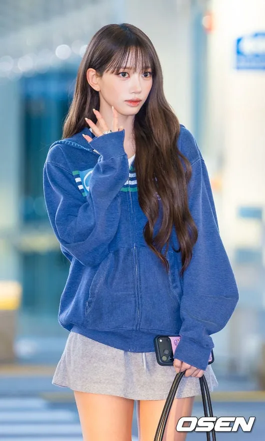 [사진]미야오 수인,'고혹적인 손인사'