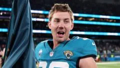 Jaguars stun Eagles with last-second win in London
