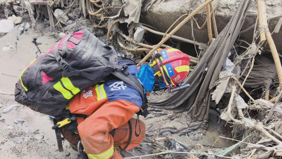 China-Nepal floods: rescuers pull 2 survivors out of rubble near Tibet border crossing