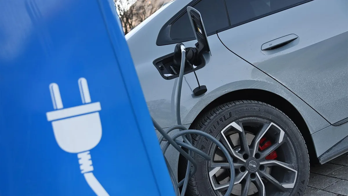 Elektromobilität: Baut Deutschland die falschen Ladesäulen?