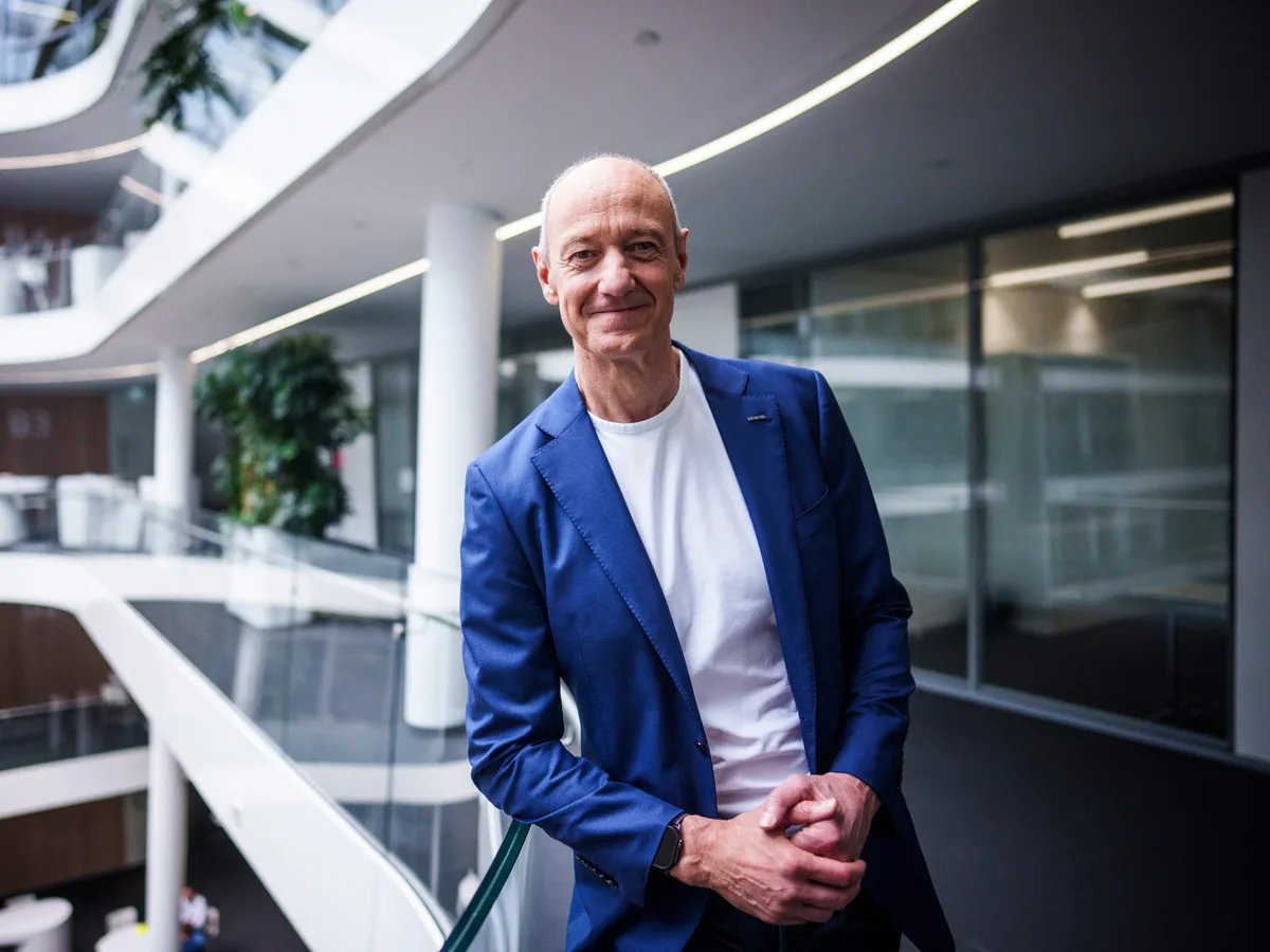 I'm the CEO of Siemens. I reply to most emails with 2-letter responses and don't have recurring meetings — here's a day in my life.