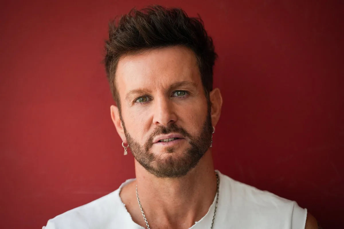 Axel fue denunciado por una exvestuarista: de qué lo acusa y qué respondió el cantante