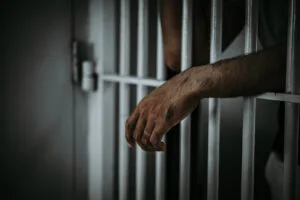 Réu condenado a 20 anos de prisão quando menor deve ser indenizado, diz procurador