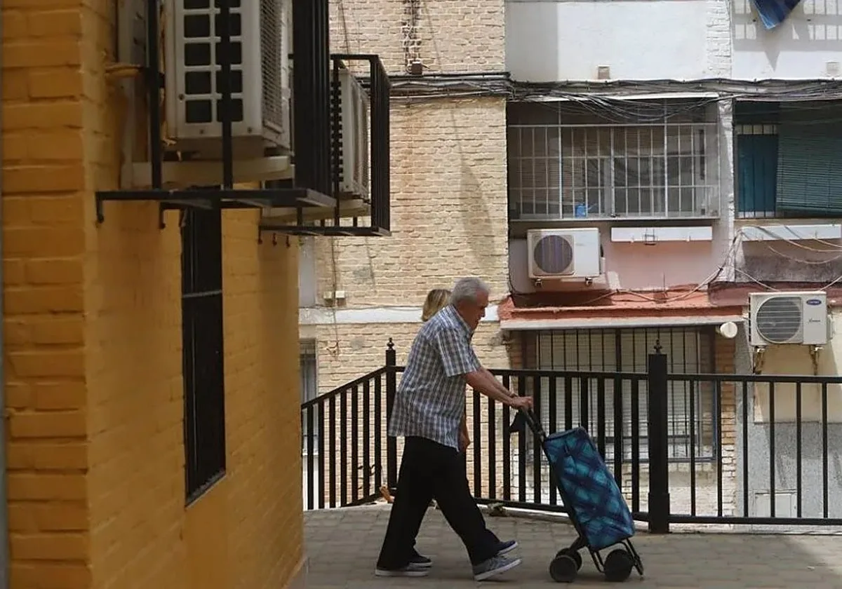 Cuatro de cada diez andaluces viven con menos de mil euros al mes