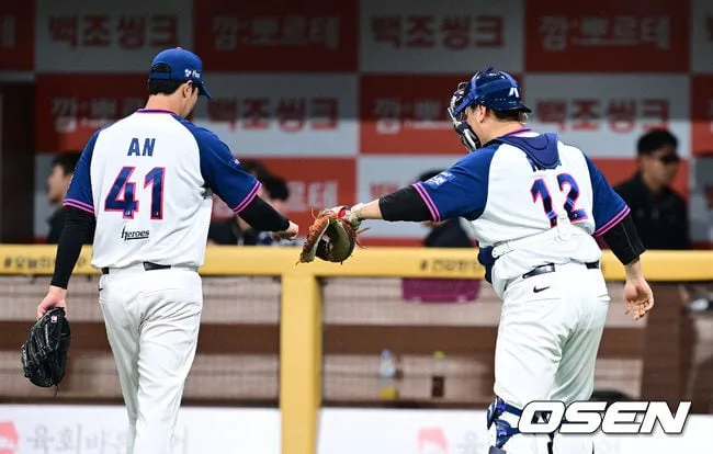 [사진]KIA 상대로 7회까지 무실점 피칭 펼치는 키움 안우진-김건희 배터리