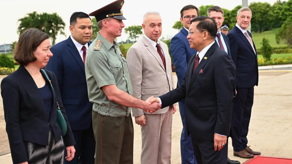 Russie-Birmanie: le président birman Min Aung Hlaing rencontre à Moscou son protecteur Vladimir Poutine
