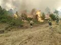 El incendio de Riglos (Huesca) sigue "descontrolado", pero mejora su evolución