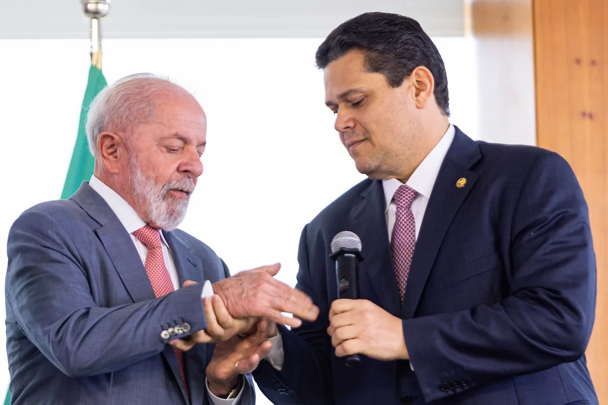 Alcolumbre despacha PECs da 6x1 e da Segurança à CCJ do Senado